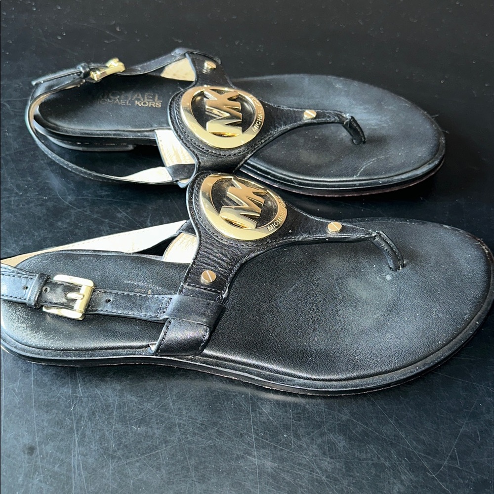 MICHAEL KORS Black Leather Logo Thong Sandals - Picture 4 of 8